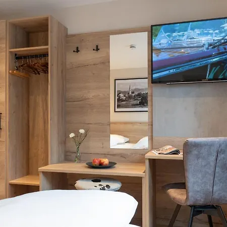 Zur Post Otel