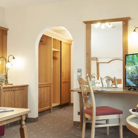 Zur Post Otel